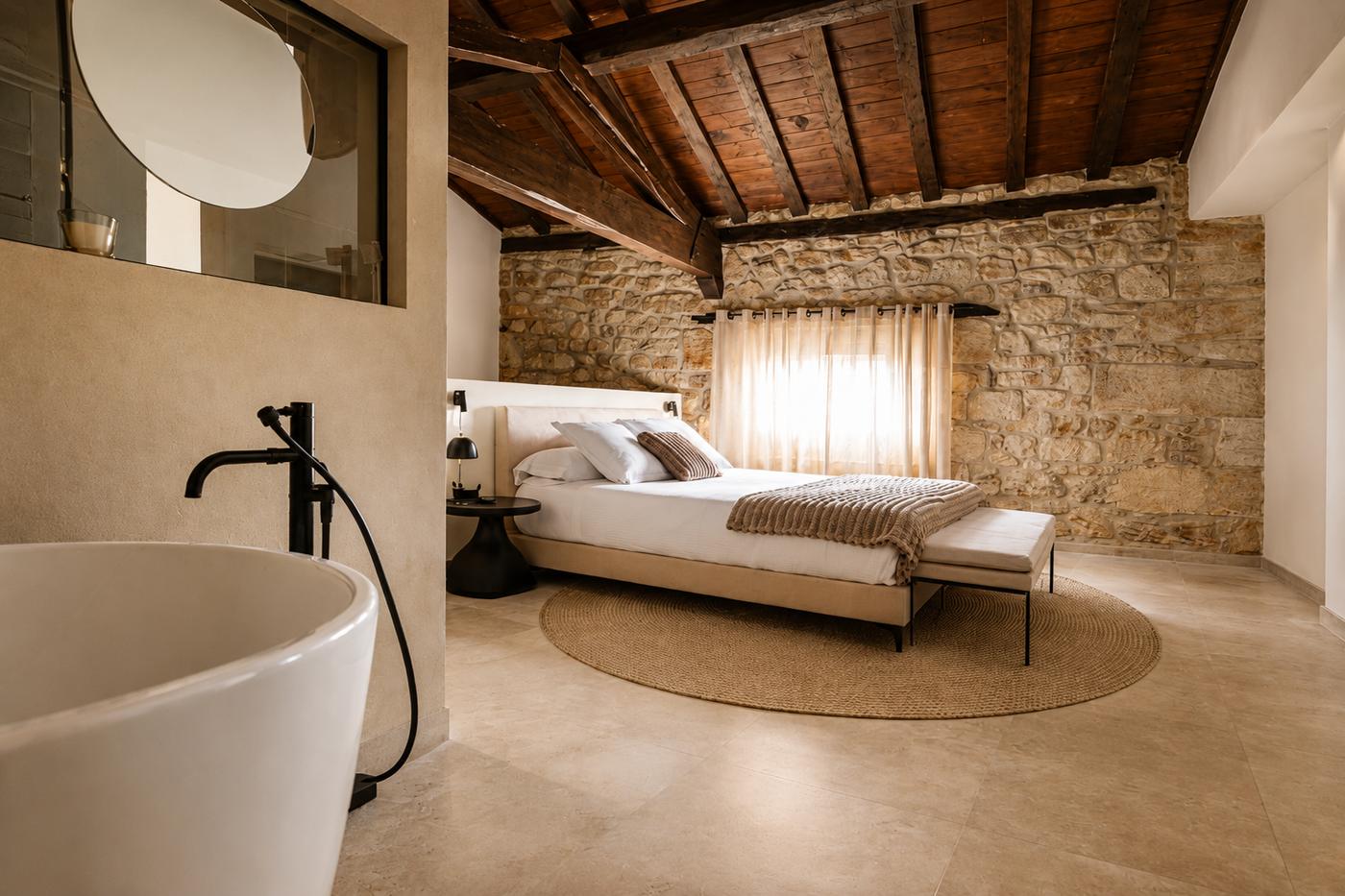 Suite con Bañera · Dormitorio y bañera exenta