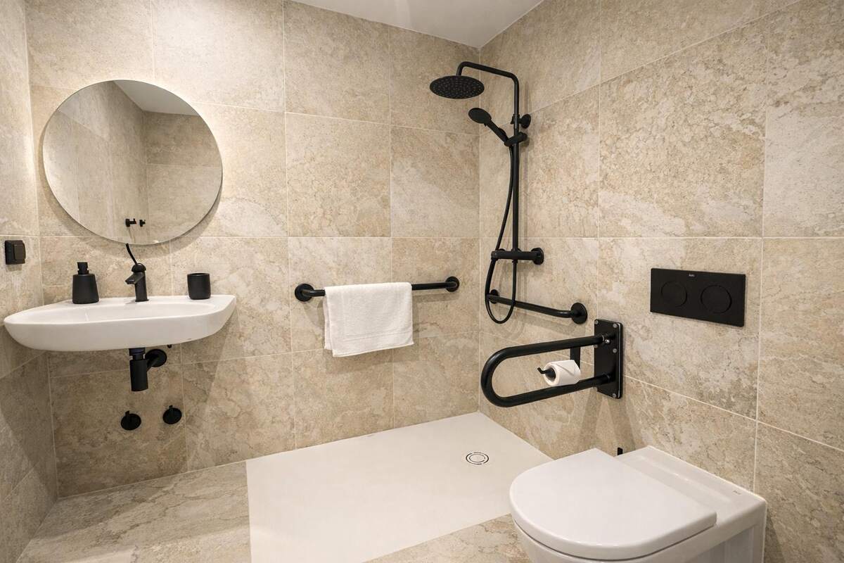 Habitación Twin · Baño accesible con ducha, Hotel Paraíso del Pas